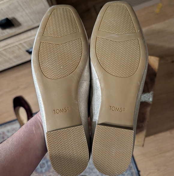 TOMS Women's Briella Ballet Flats in Silver/Light Metallic Suede sz 7.5 - Picture 5 of 15